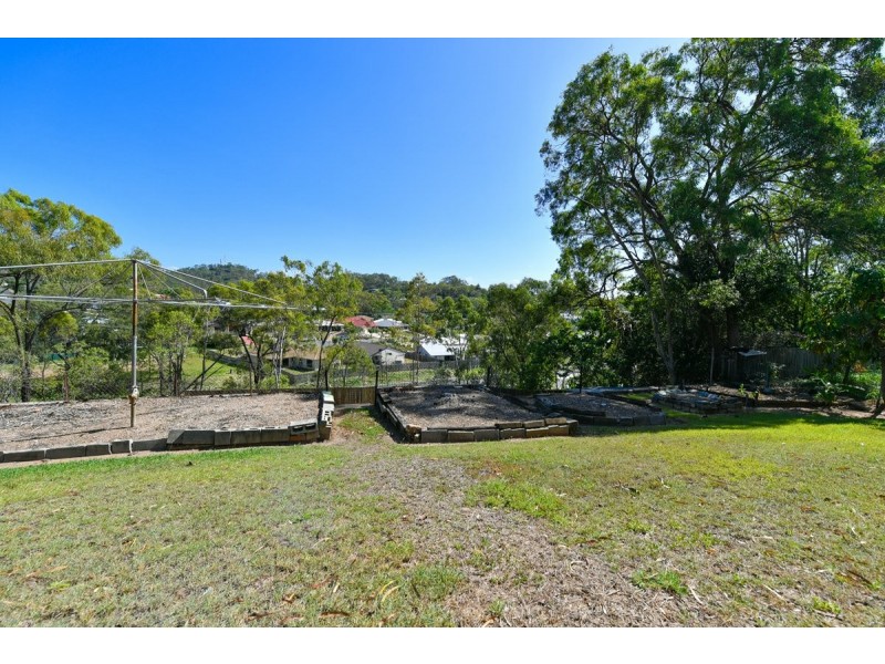 13 Warren Street, West Gladstone QLD 4680