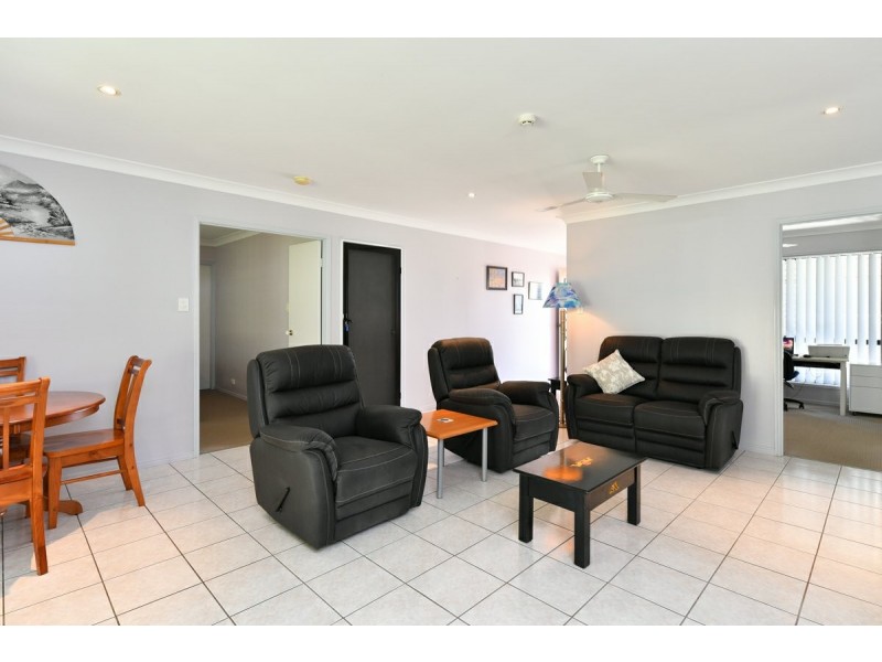 40 Emmadale Drive, New Auckland QLD 4680