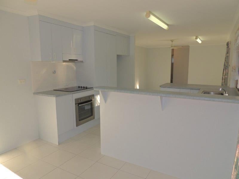 7 Leanne Close, New Auckland QLD 4680