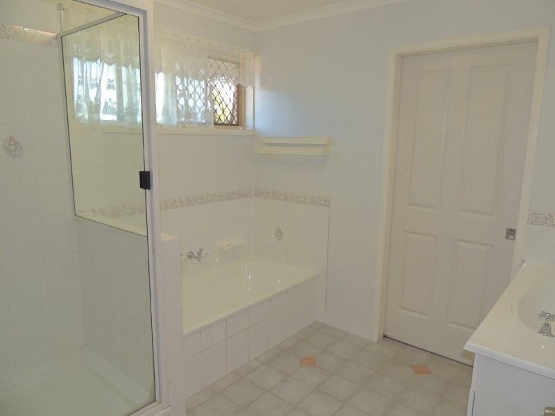 7 Leanne Close, New Auckland QLD 4680