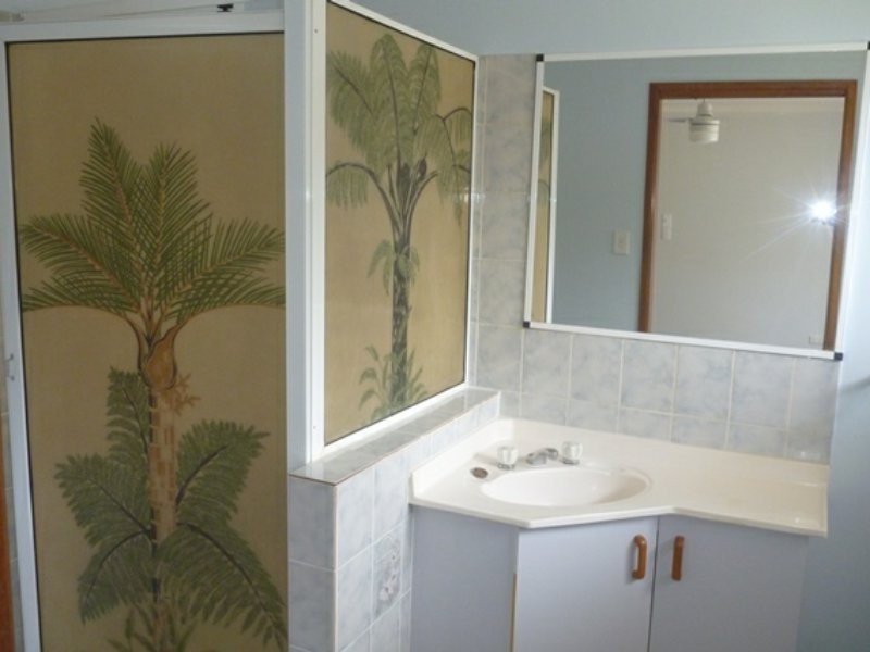 4 Berringa Close, West Gladstone QLD 4680