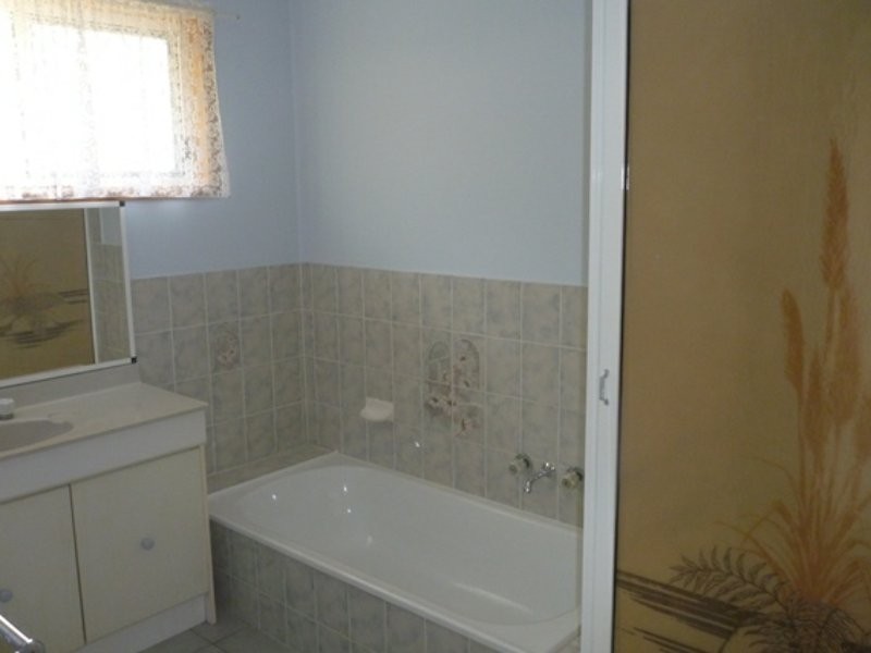 4 Berringa Close, West Gladstone QLD 4680