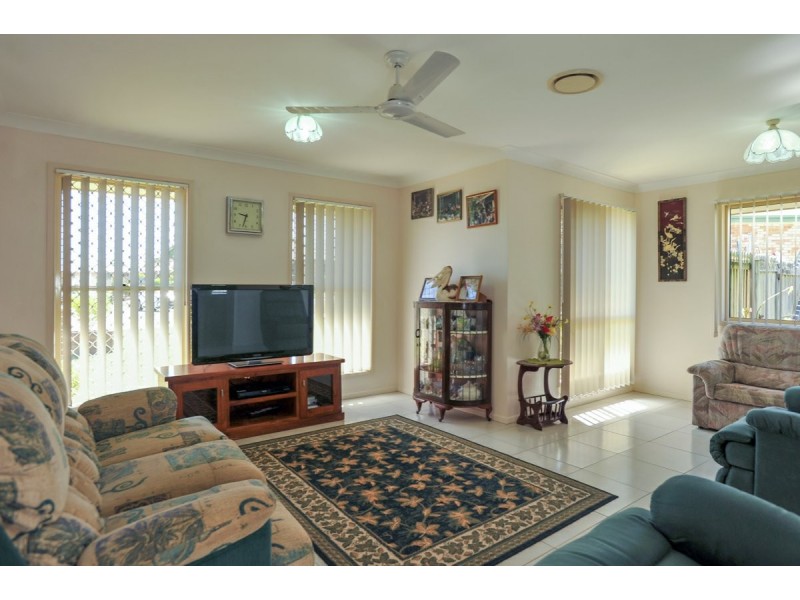 9 Helston Street, Telina QLD 4680