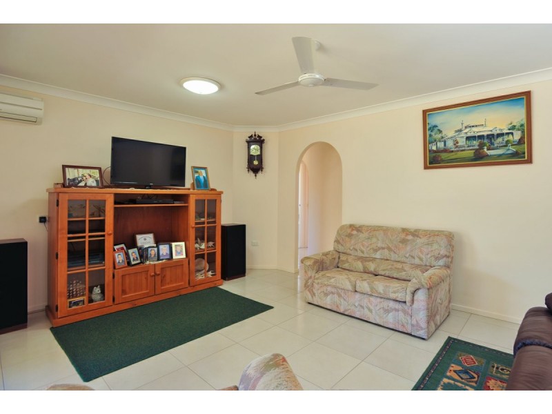 9 Helston Street, Telina QLD 4680