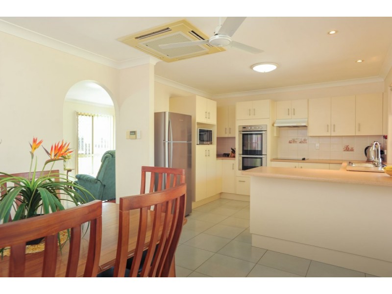 9 Helston Street, Telina QLD 4680