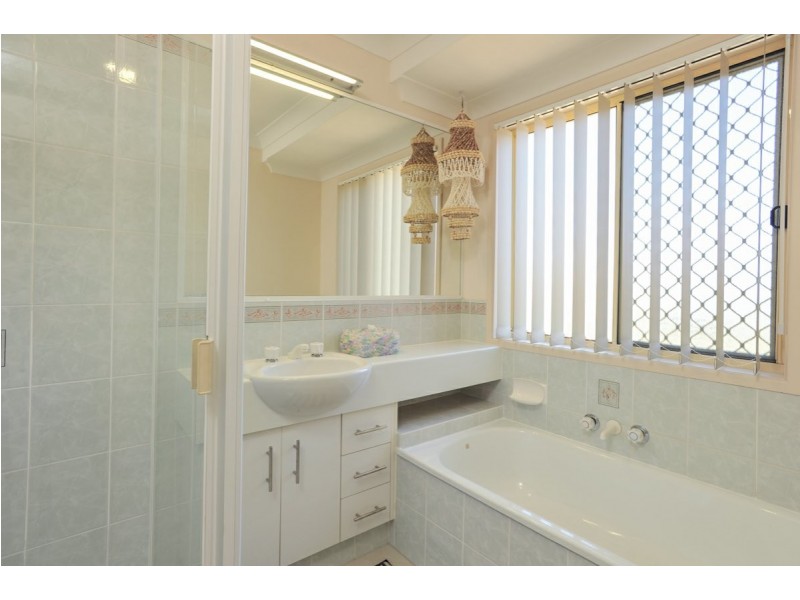 9 Helston Street, Telina QLD 4680