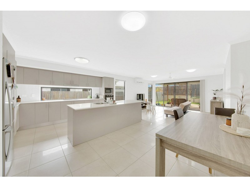 22 Petrel Street, Kirkwood QLD 4680