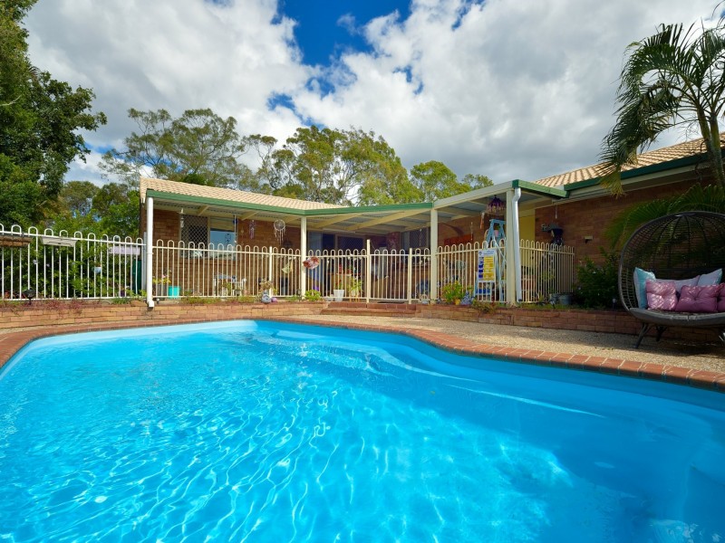 5 Palm Court, Clinton QLD 4680