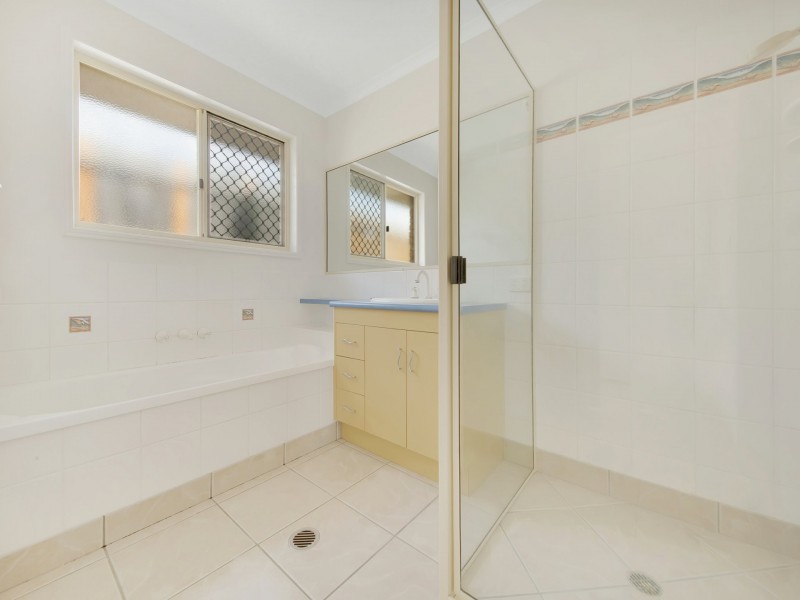 34 Emmadale Drive, New Auckland QLD 4680
