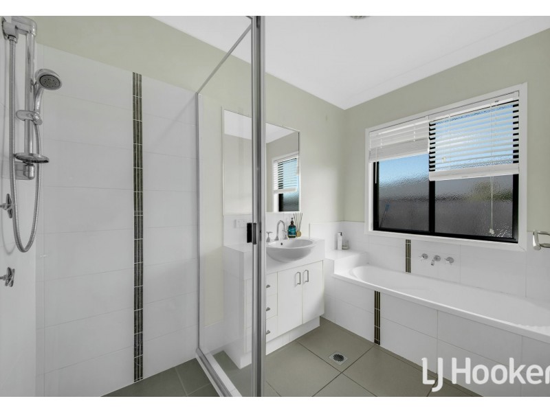 15 Orchard Drive, Kirkwood QLD 4680