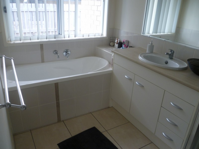 36 Dartmouth Close, Clinton QLD 4680