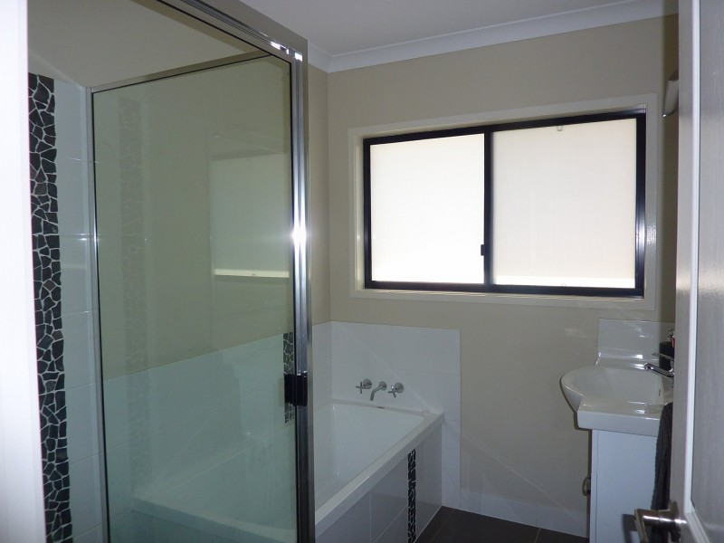 5 Redgum Drive, Kirkwood QLD 4680