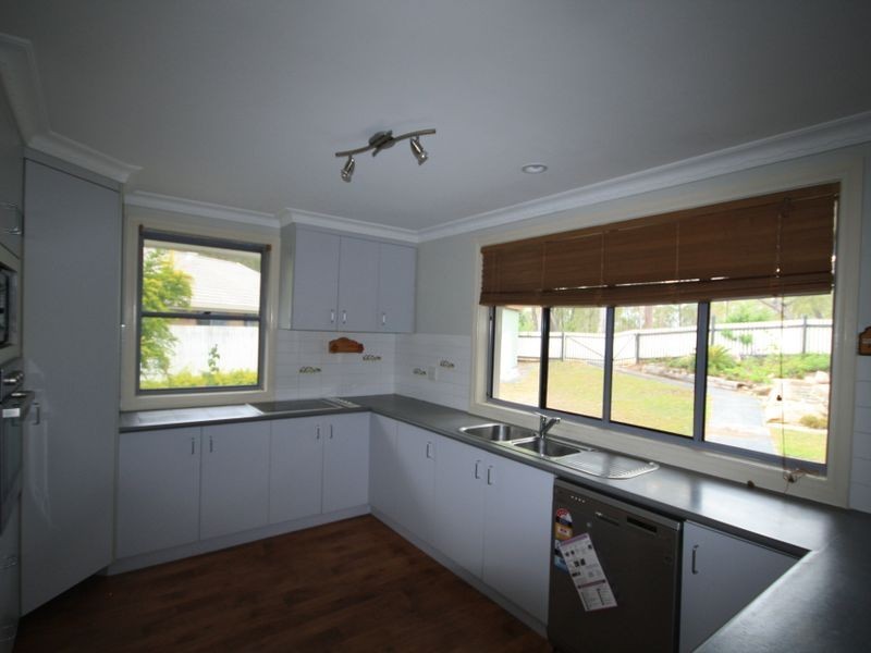 10 Bangalow Close, Clinton QLD 4680