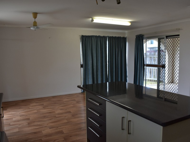 5 Cockatoo Drive, New Auckland QLD 4680