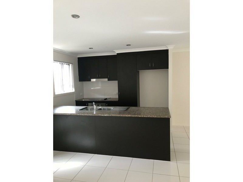 6 Giles Street, Glen Eden QLD 4680