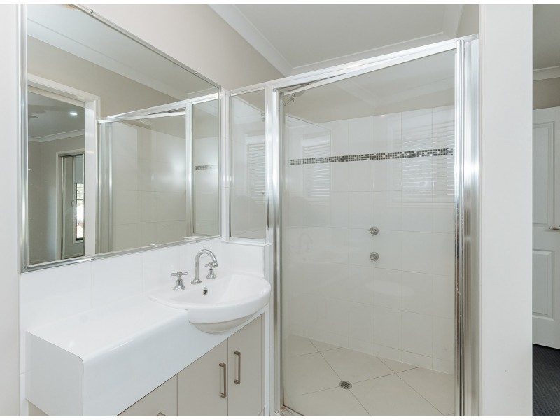 5 Gumnut Place, Kirkwood QLD 4680