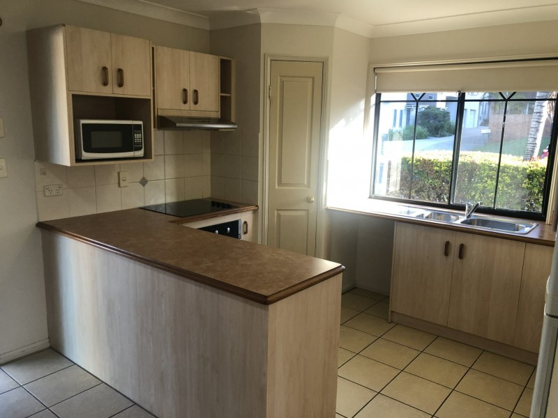 2/50 Auckland Street, Gladstone QLD 4680