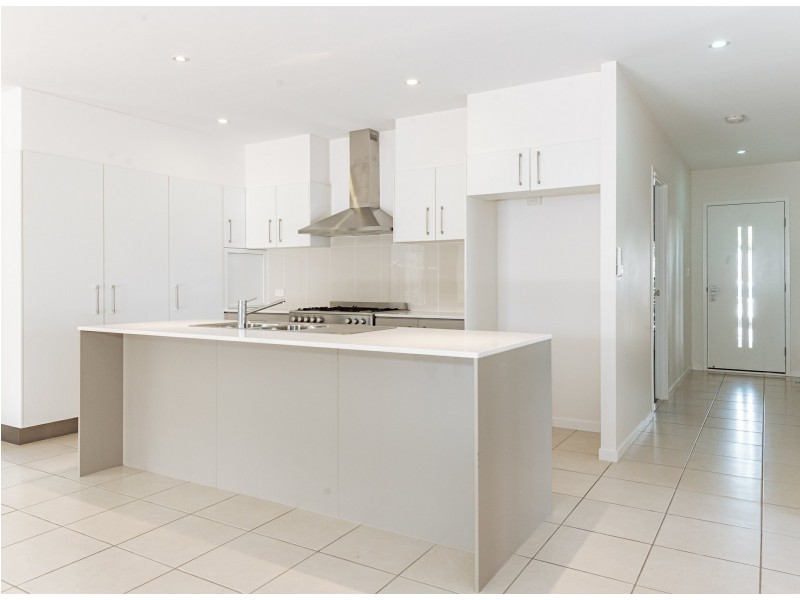 9 Namadgi Terrace, New Auckland QLD 4680