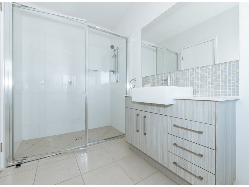 9 Namadgi Terrace, New Auckland QLD 4680