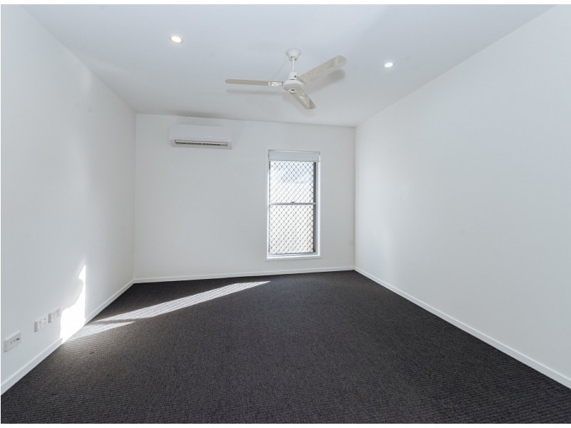 21 Boonderee Place, New Auckland QLD 4680