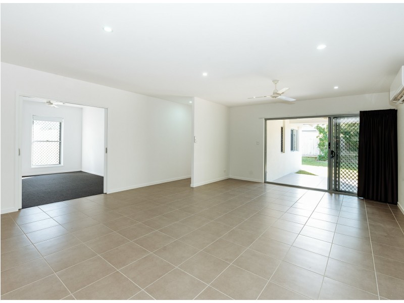 21 Boonderee Place, New Auckland QLD 4680