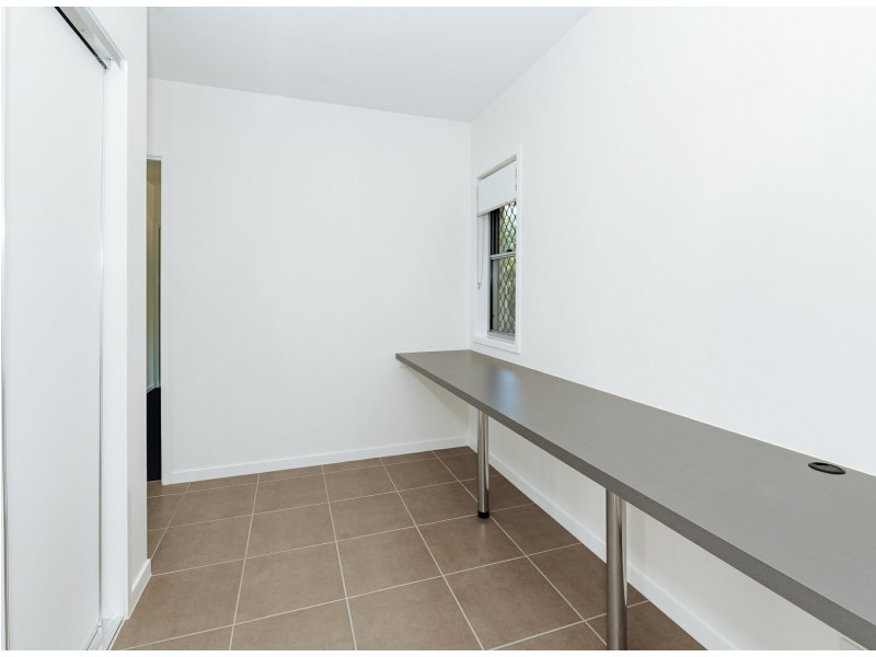 21 Boonderee Place, New Auckland QLD 4680