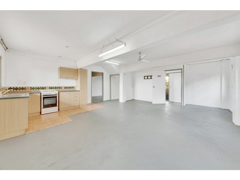 37 Amaroo Street, Boyne Island QLD 4680