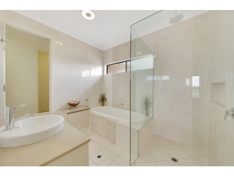 38 Dolphin Terrace, South Gladstone QLD 4680