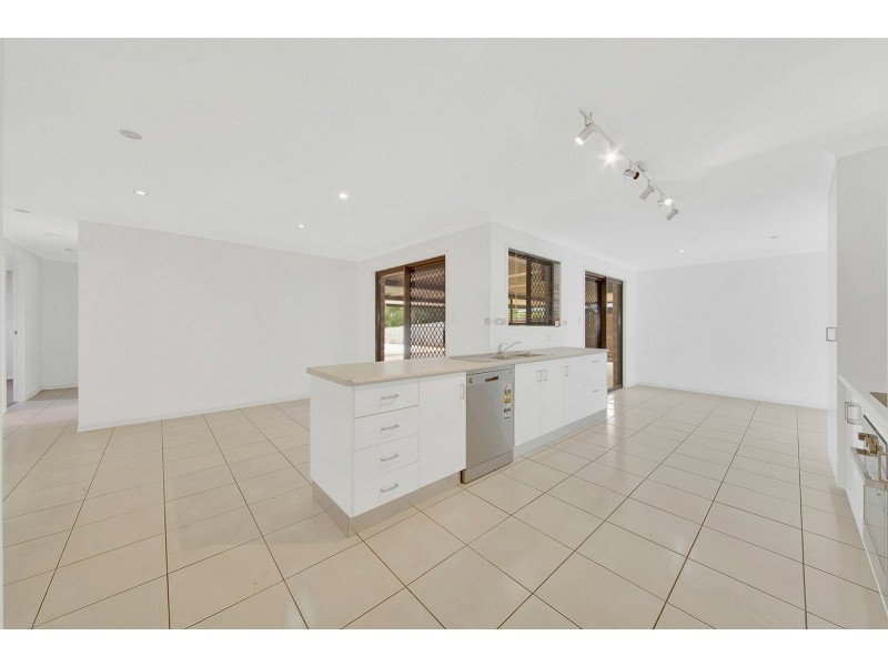 7 Watford Street, Telina QLD 4680