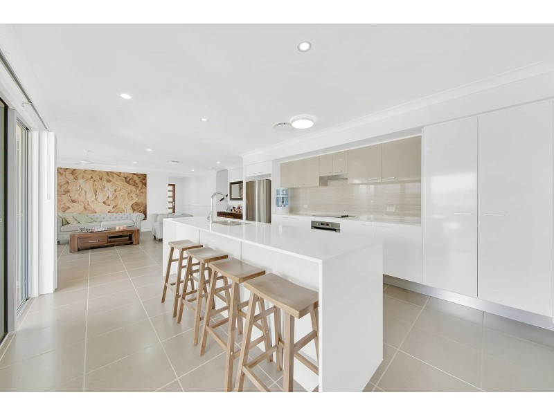 6 Scholes Way, Kirkwood QLD 4680