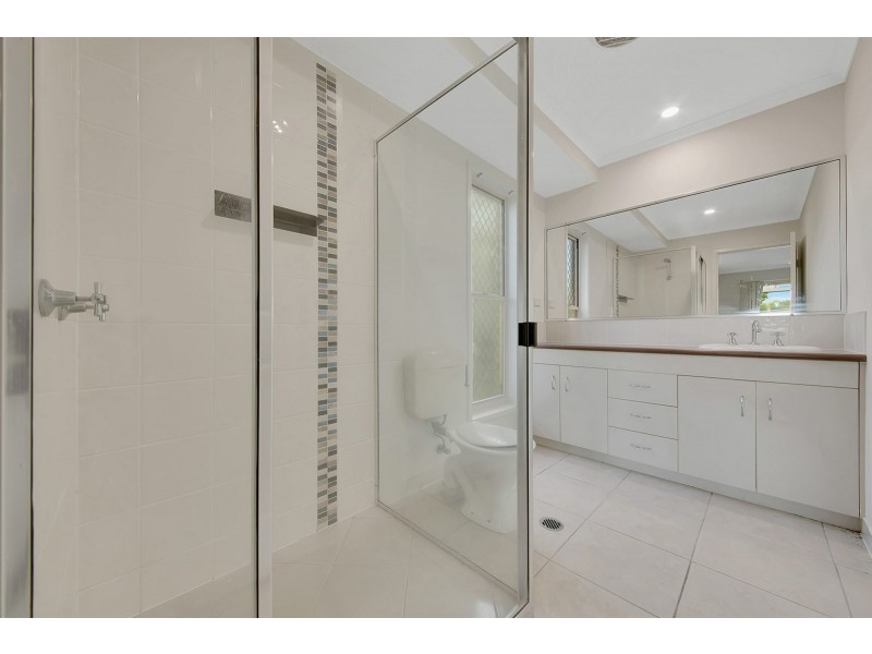 1 Reinaerhoff Crescent, Glen Eden QLD 4680