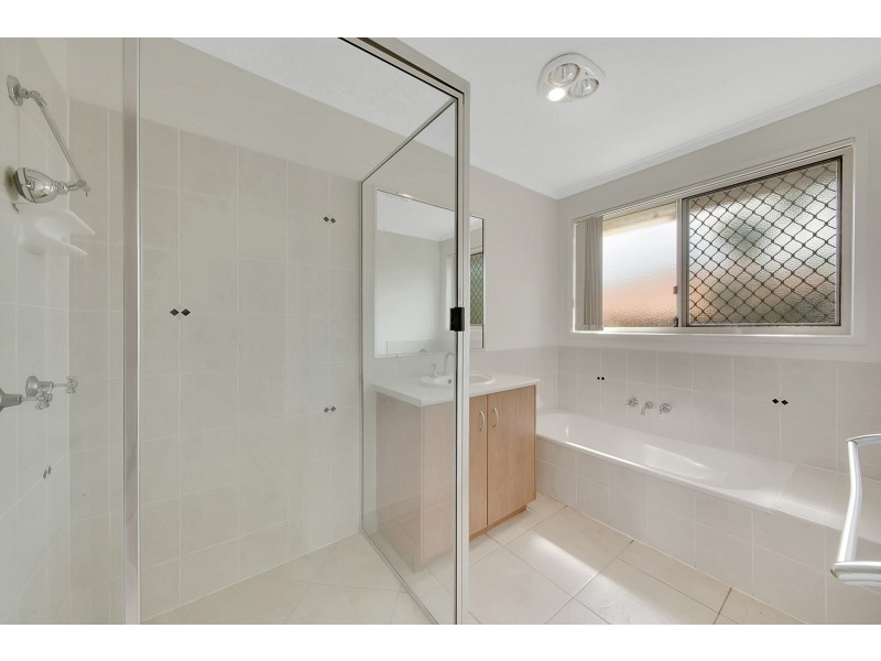 1 Reinaerhoff Crescent, Glen Eden QLD 4680