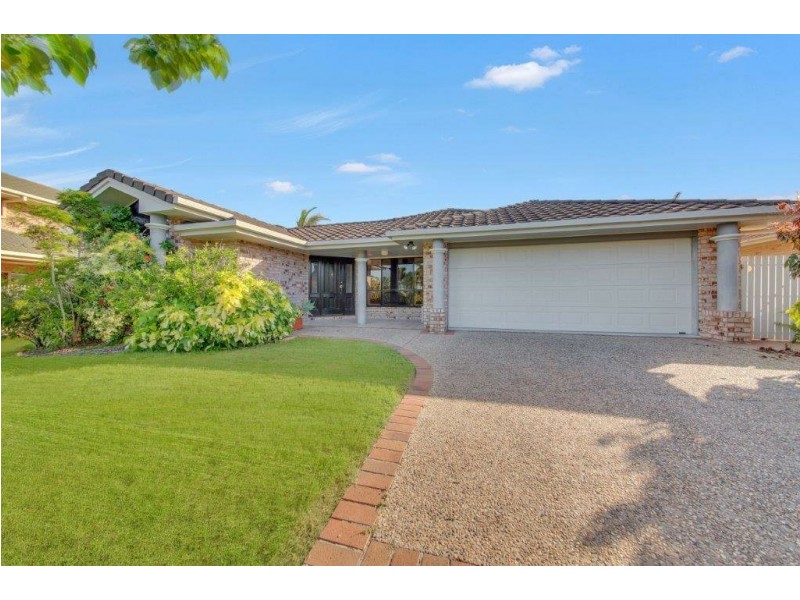 22 Fairbairn Place, Clinton QLD 4680