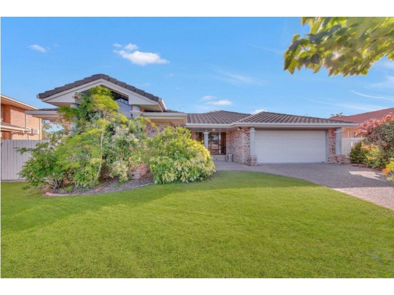 22 Fairbairn Place, Clinton QLD 4680