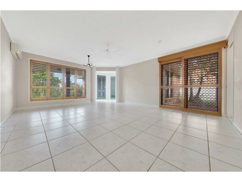 22 Fairbairn Place, Clinton QLD 4680