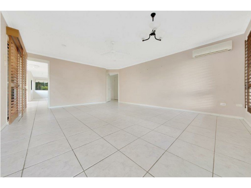 22 Fairbairn Place, Clinton QLD 4680