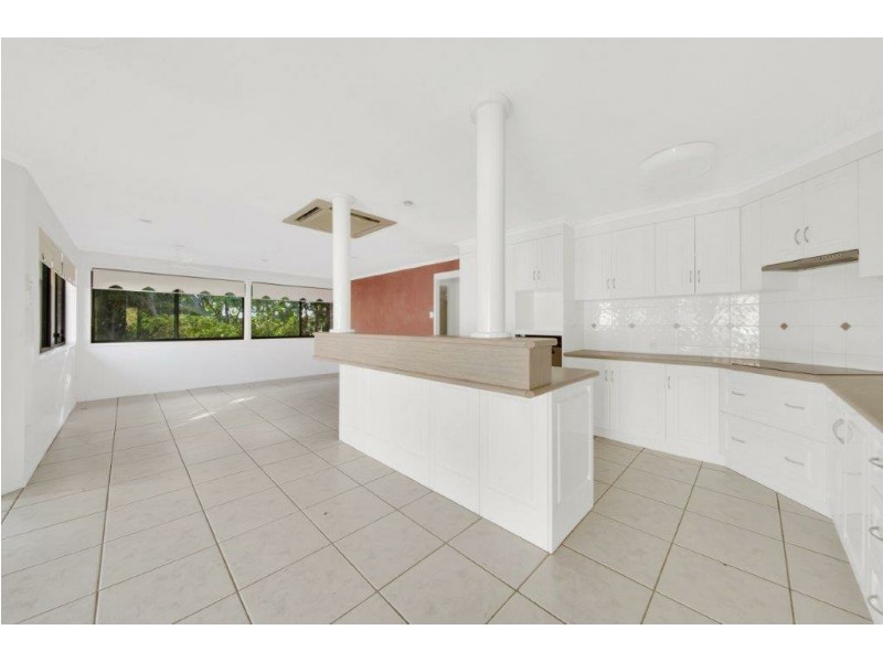 22 Fairbairn Place, Clinton QLD 4680