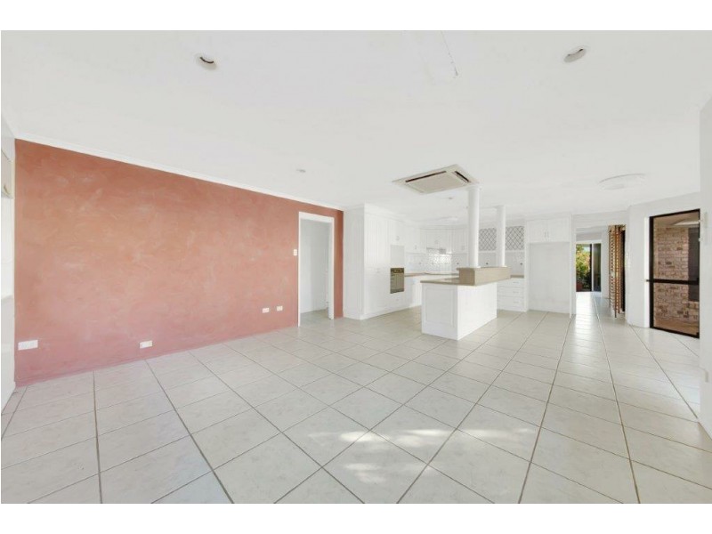 22 Fairbairn Place, Clinton QLD 4680