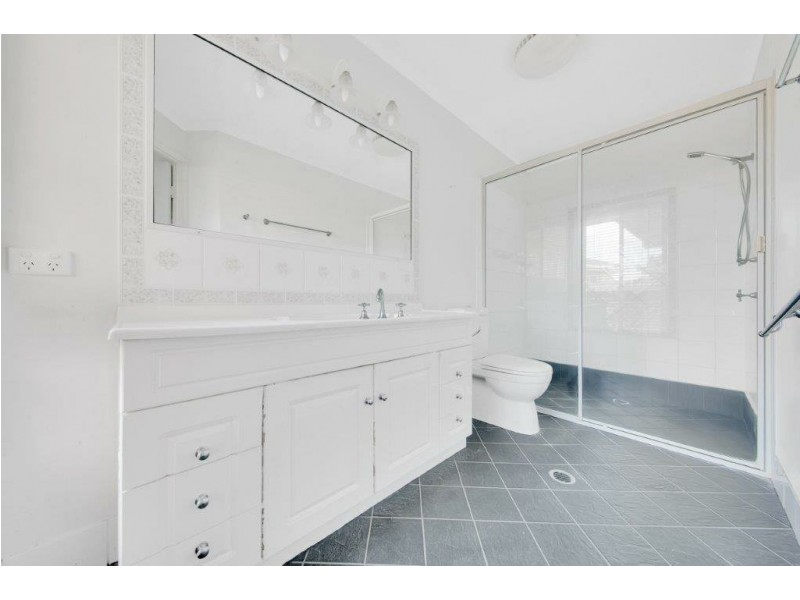 22 Fairbairn Place, Clinton QLD 4680