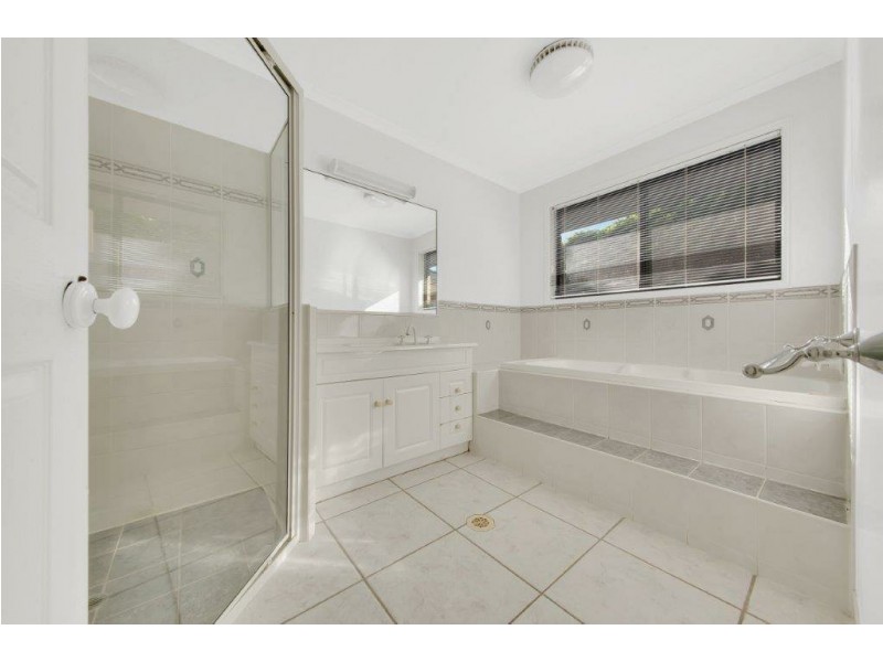 22 Fairbairn Place, Clinton QLD 4680