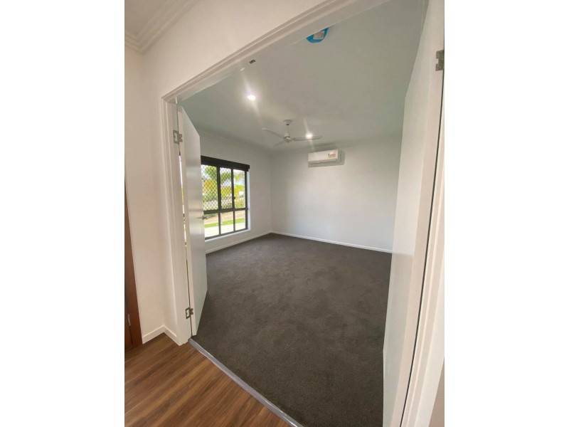 9 Markowitz Place, Kirkwood QLD 4680
