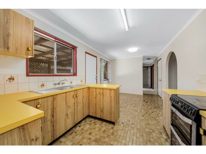 14 Fairway Avenue, Clinton QLD 4680