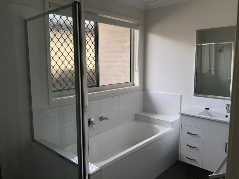 24 Powell Close, New Auckland QLD 4680
