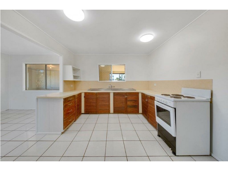 14 Balfour Street, Mount Larcom QLD 4695