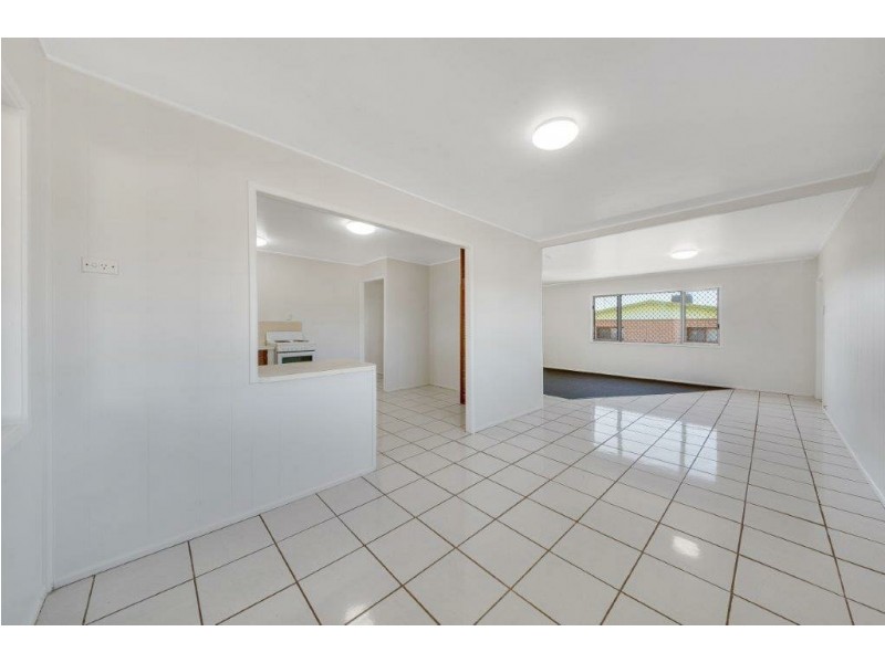 14 Balfour Street, Mount Larcom QLD 4695