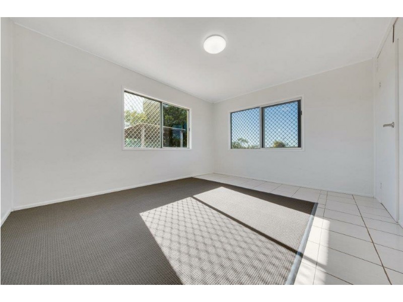 14 Balfour Street, Mount Larcom QLD 4695