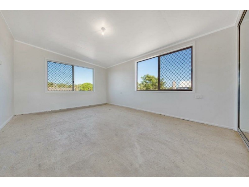 14 Balfour Street, Mount Larcom QLD 4695