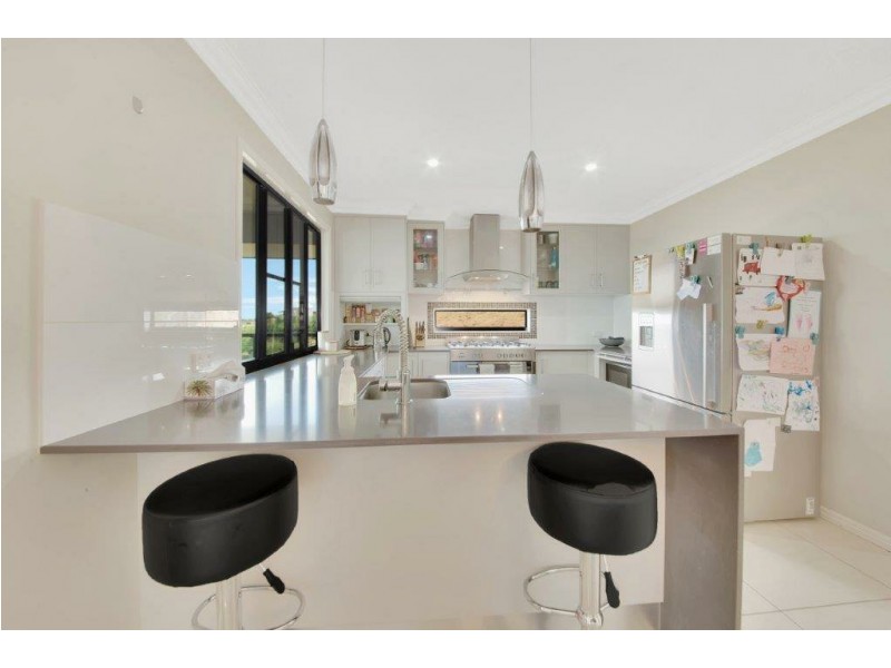 18 Eucalyptus Place, Kirkwood QLD 4680