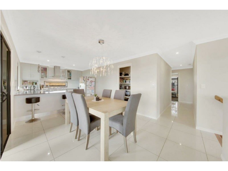 18 Eucalyptus Place, Kirkwood QLD 4680