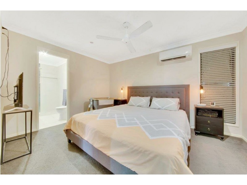 18 Eucalyptus Place, Kirkwood QLD 4680